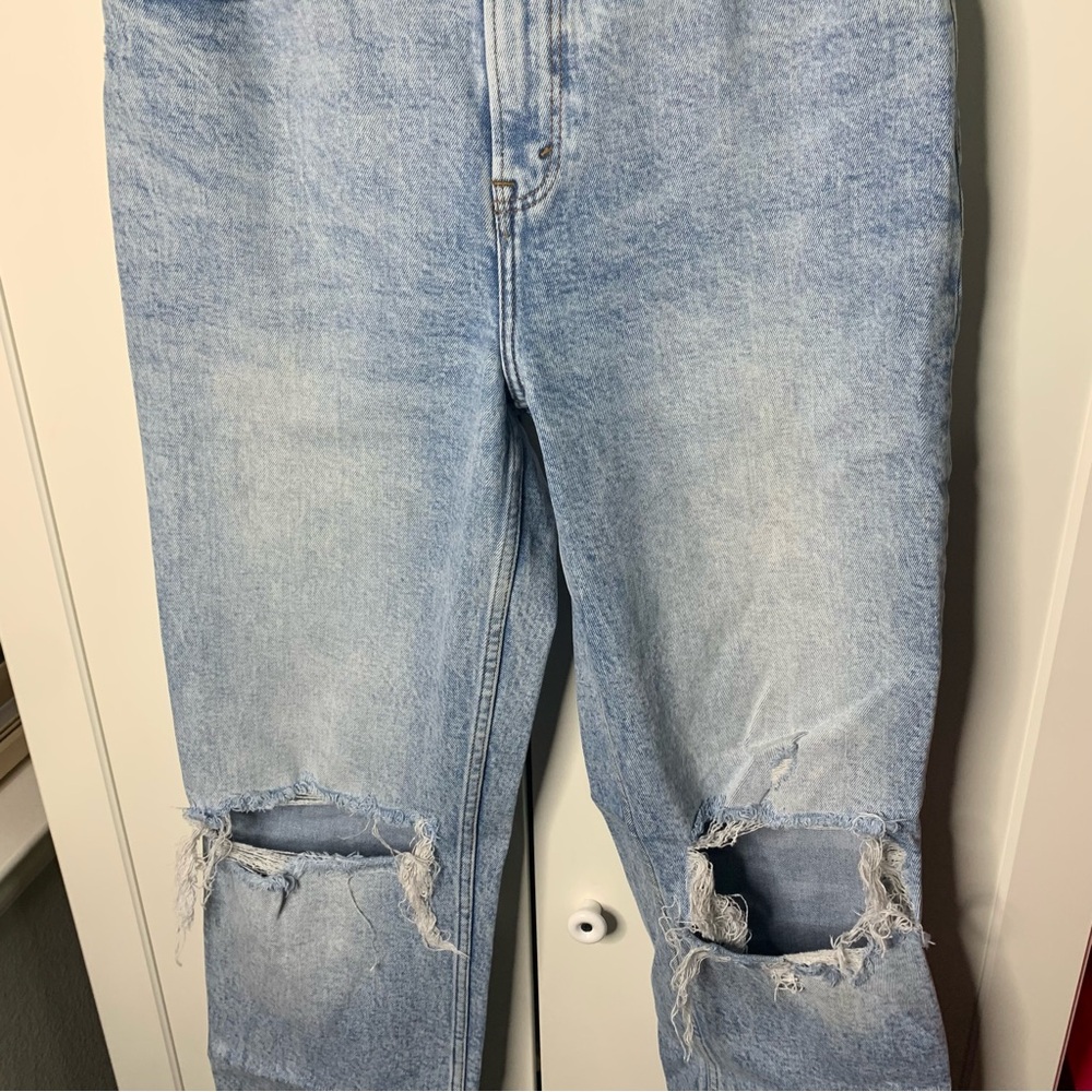 Abercrombie & Fitch The 90s Straight Ultra High Rise Distressed Jeans - Picture 3 of 12